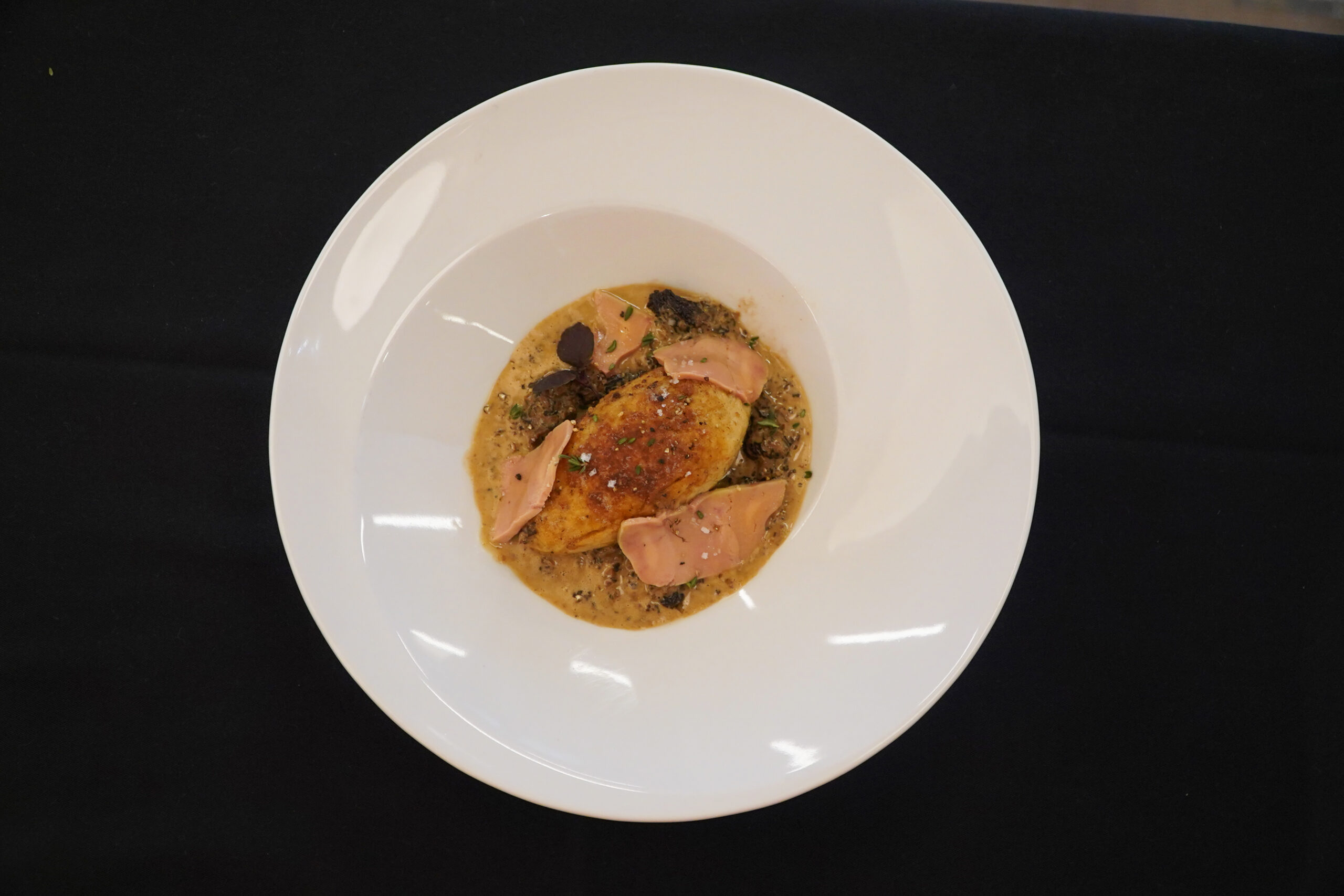 Quenelle de foie gras de canard sauce morilles