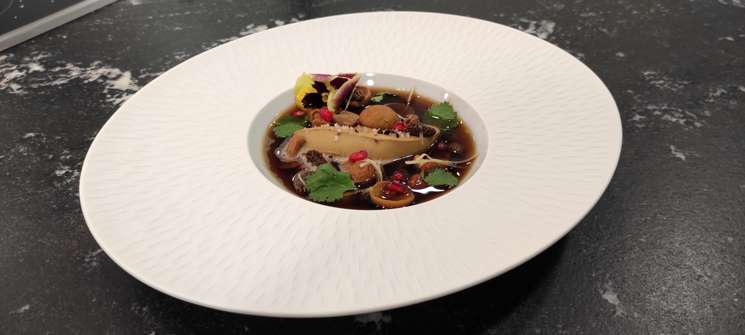 Escalope de foie gras de canard pochée aux champignons